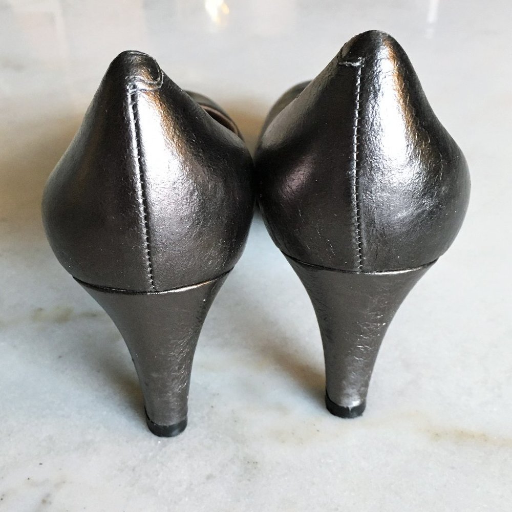 Marc Jacobs pewter / gunmetal metallic foil pumps high heel shoes (size 36.5) - Picture 2 of 7